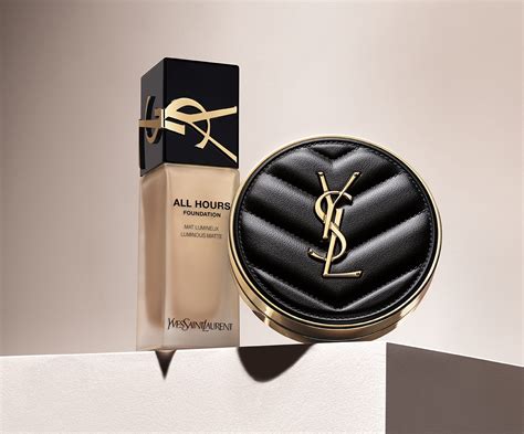 【YSL 聖羅蘭】恆久完美柔霧蜜粉餅 .